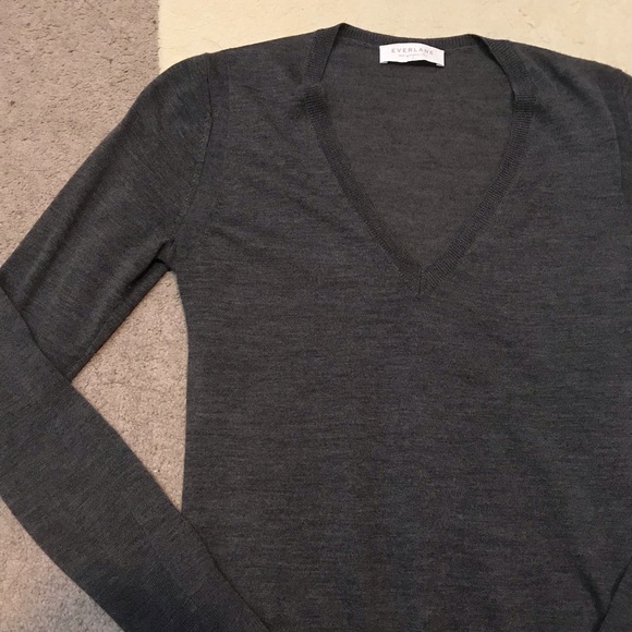 Everlane Wool Grey V Neck Pullover Sweater Small - Picture 2 of 8